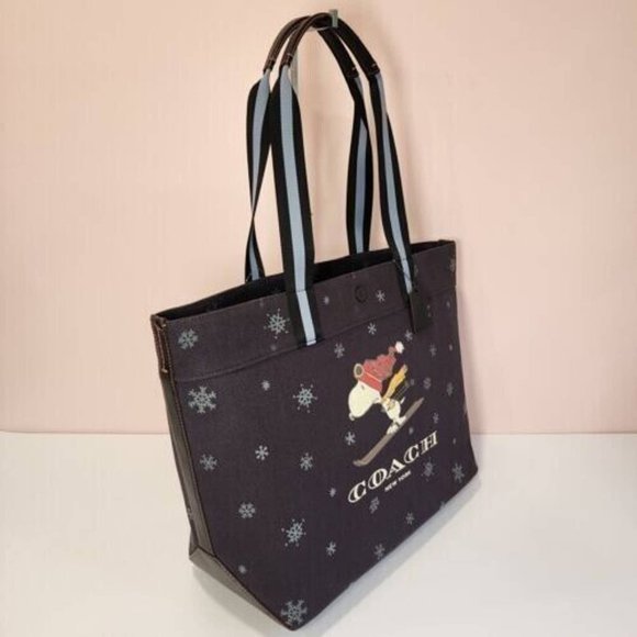 NWT Coach X Peanuts Tote 38 With Snoopy Ski Motif - Picture 2 of 4
